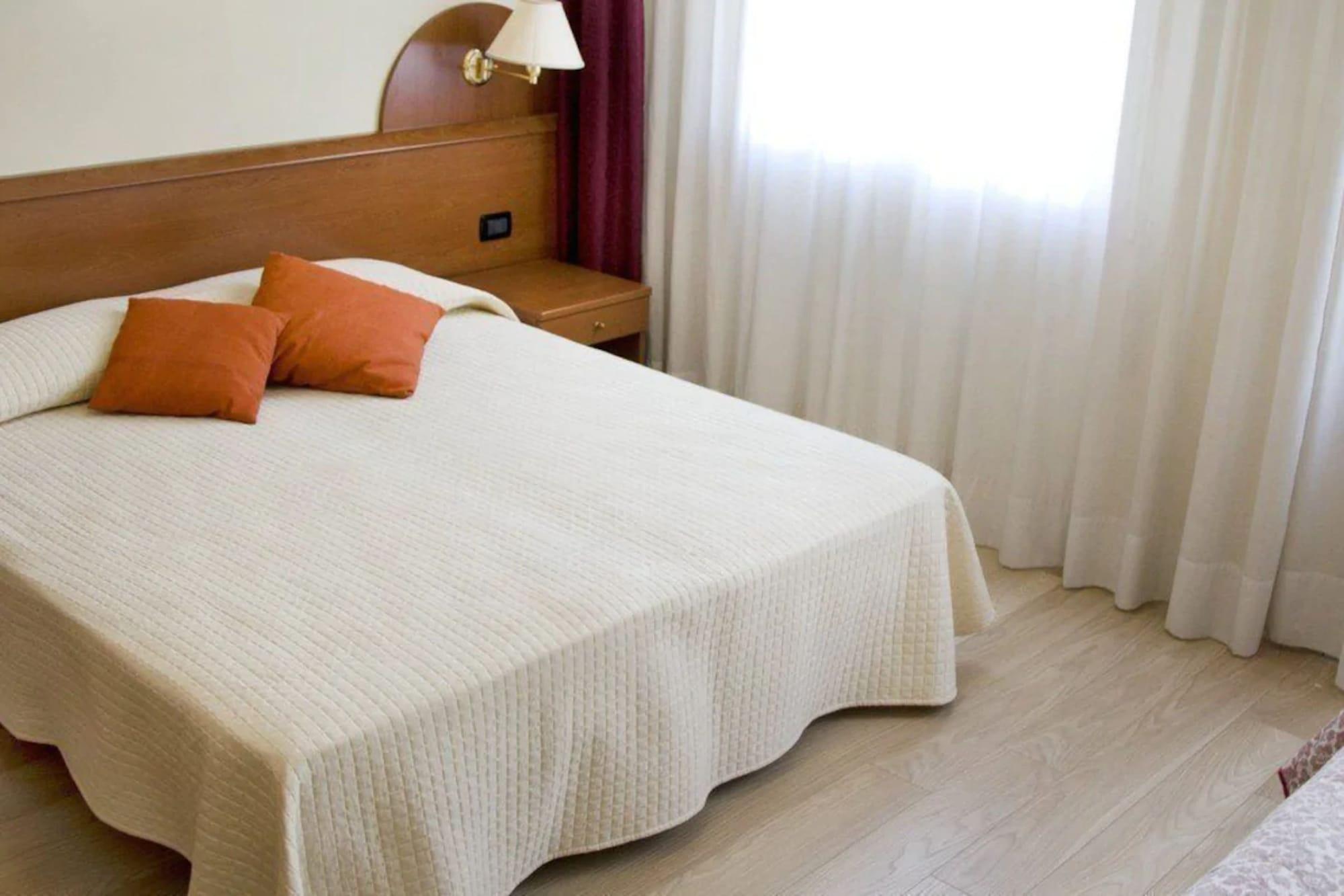 Hotel Sole Sottomarina Esterno foto
