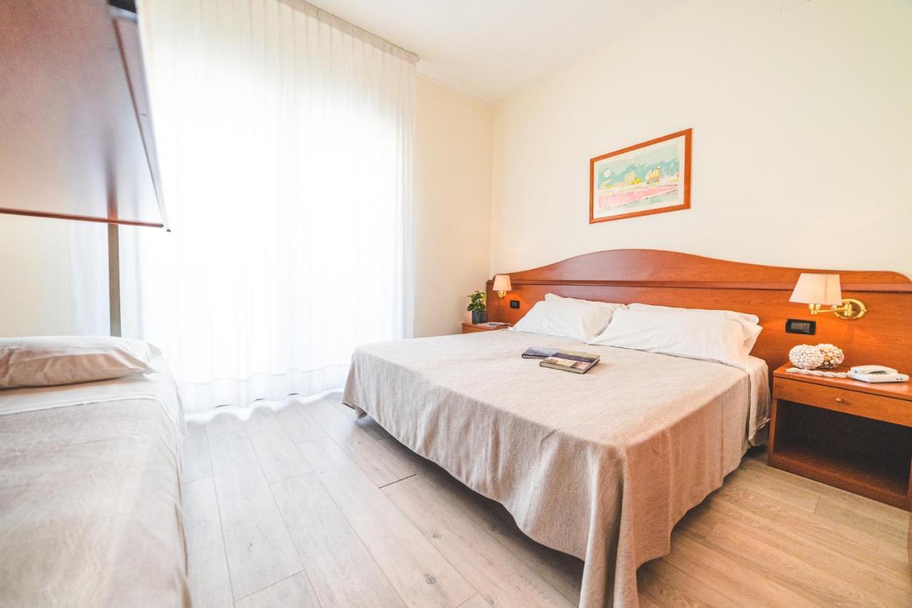 Hotel Sole Sottomarina Esterno foto