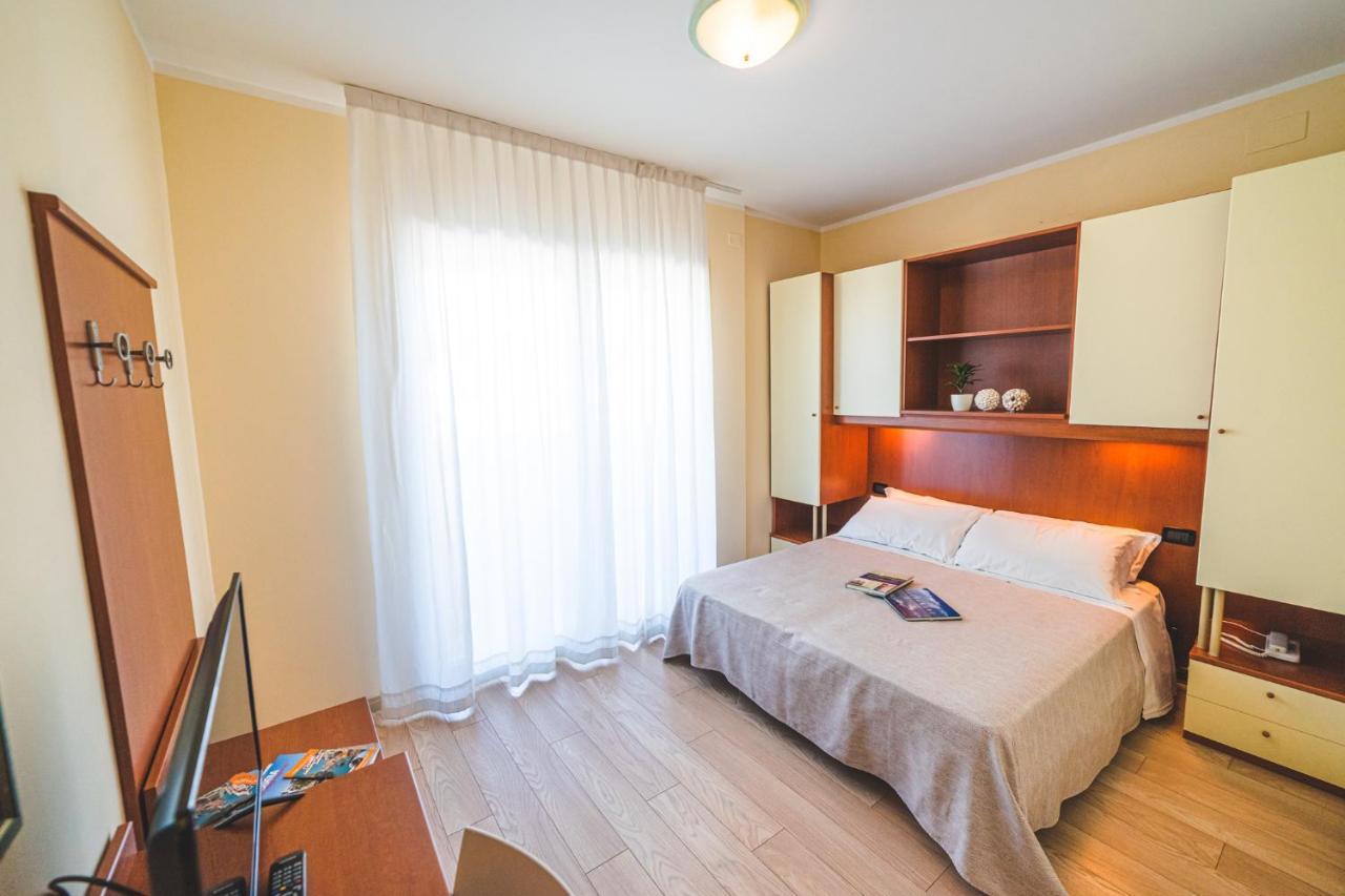 Hotel Sole Sottomarina Esterno foto