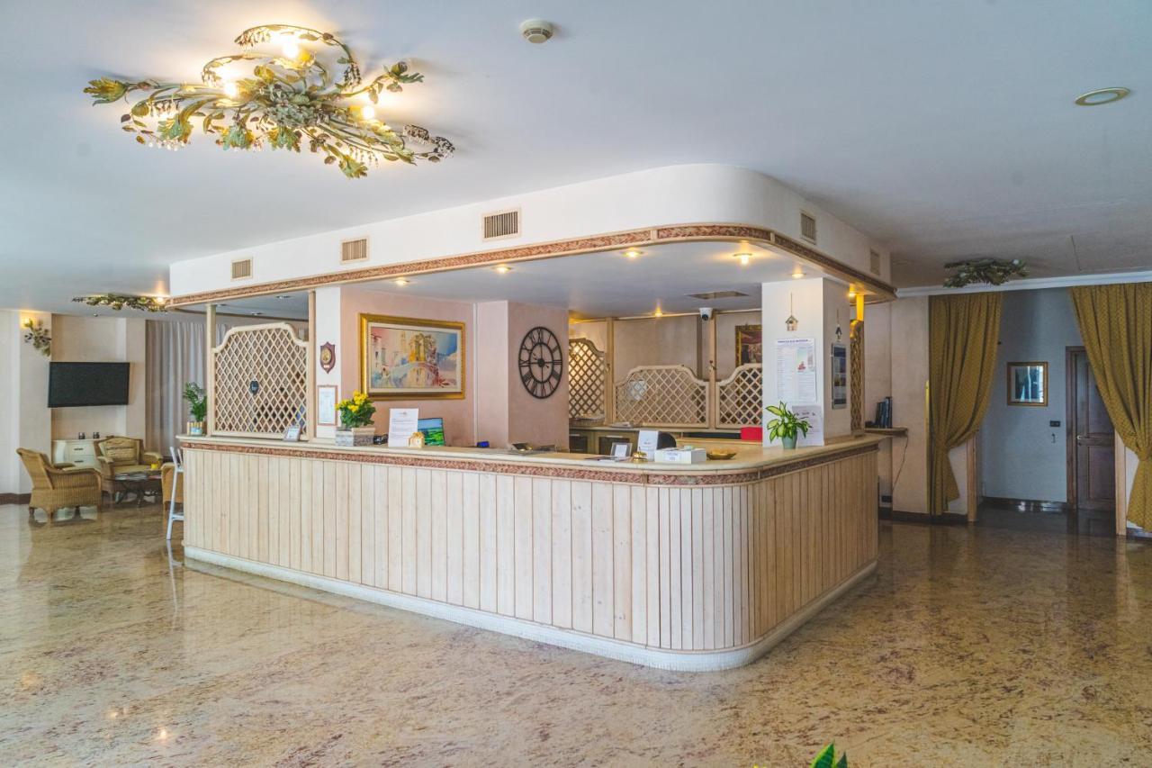 Hotel Sole Sottomarina Esterno foto