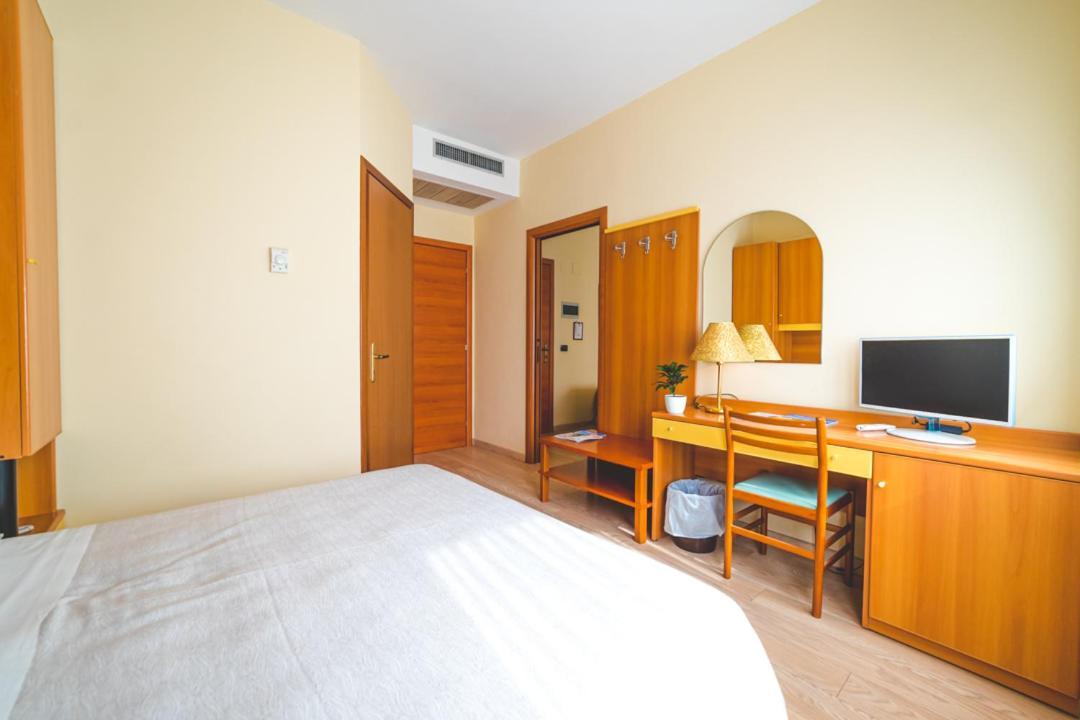 Hotel Sole Sottomarina Esterno foto
